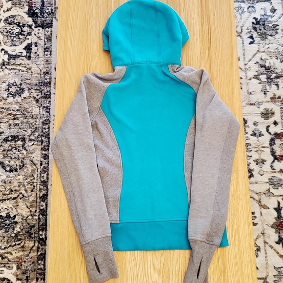 Lululemon Scuba Hoodie - Stretch / Lined Hood - Picture 5 of 8
